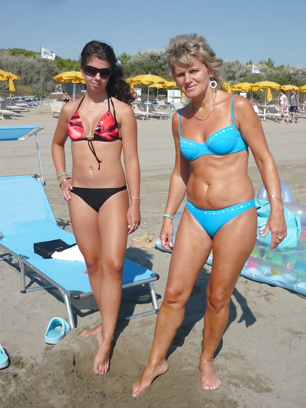 Mother Daughter Bikini - Mom and not her daughter in bathing suit - ZB Porn