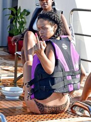 I want Rihanna to put her frigs in my bum